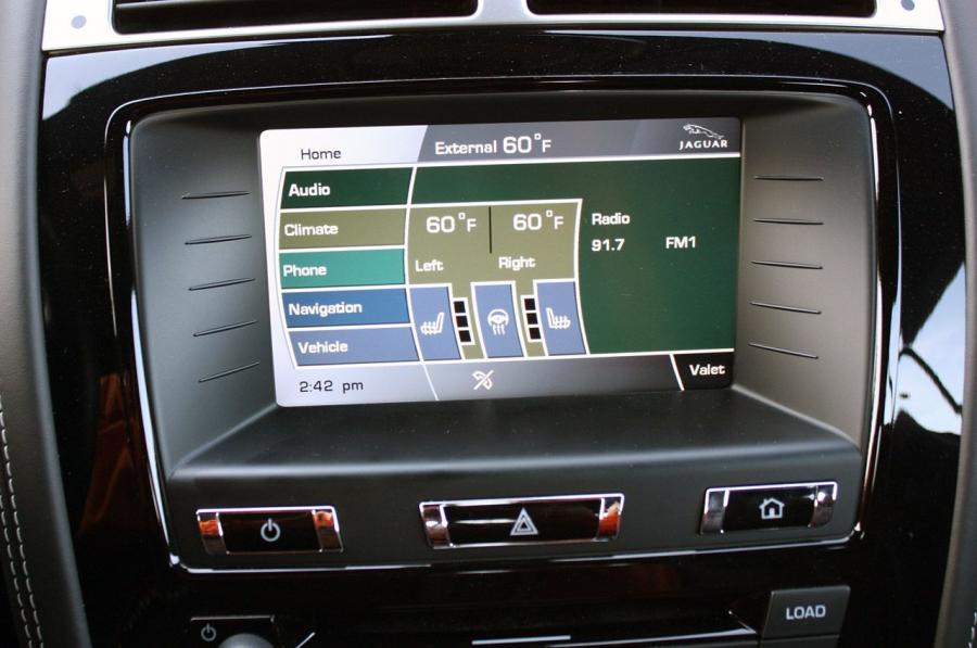  Jaguar XKR-S 2012 года  (фото 16 из 82)